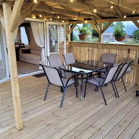 Immaculate 3-bed House With Stunning Views *